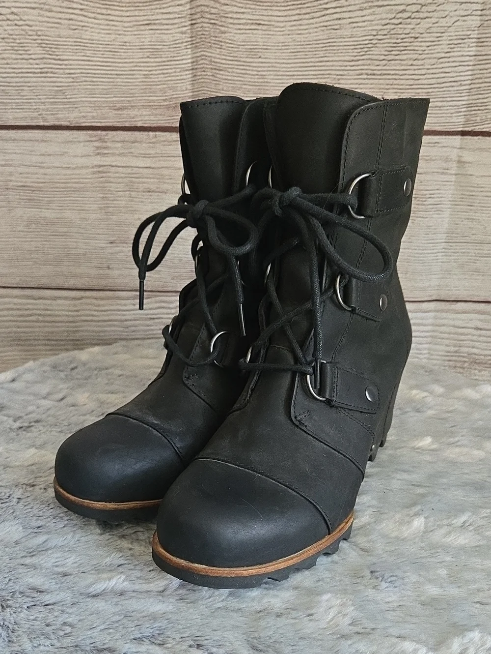 Sorel Wedge Boots, Womens Size 8.5